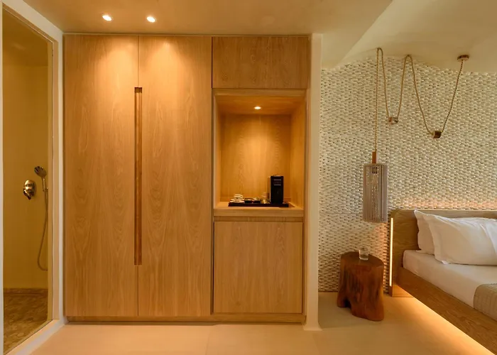 Divelia East Bed & Breakfast 4*