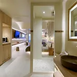 Bed & Breakfast Divelia East