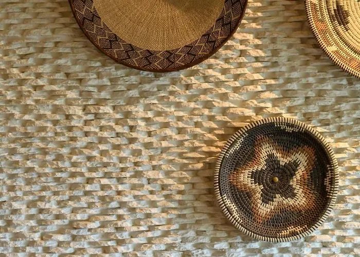 Bed & Breakfast Divelia East 4*