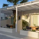 Divelia East Bed & Breakfast 4*